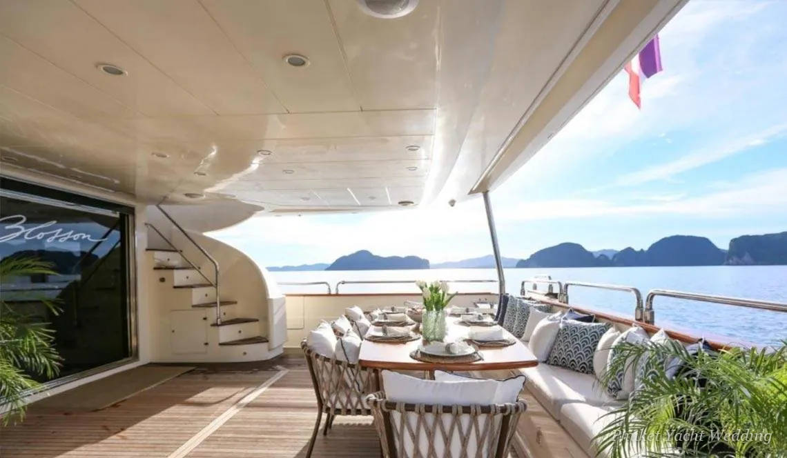 Eternal Pearl 102 superyacht for weddings and proposals in Phuket (3)