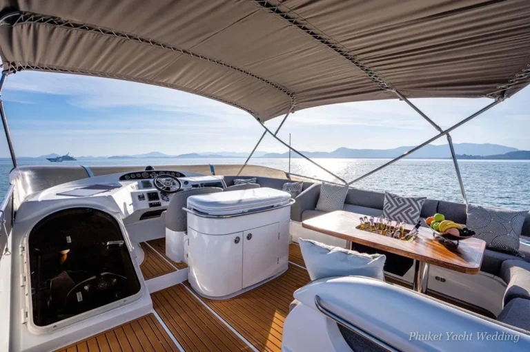 Silk Horizon 65 motor yacht for vow renewals and anniversaries at sea in Phuket (3)