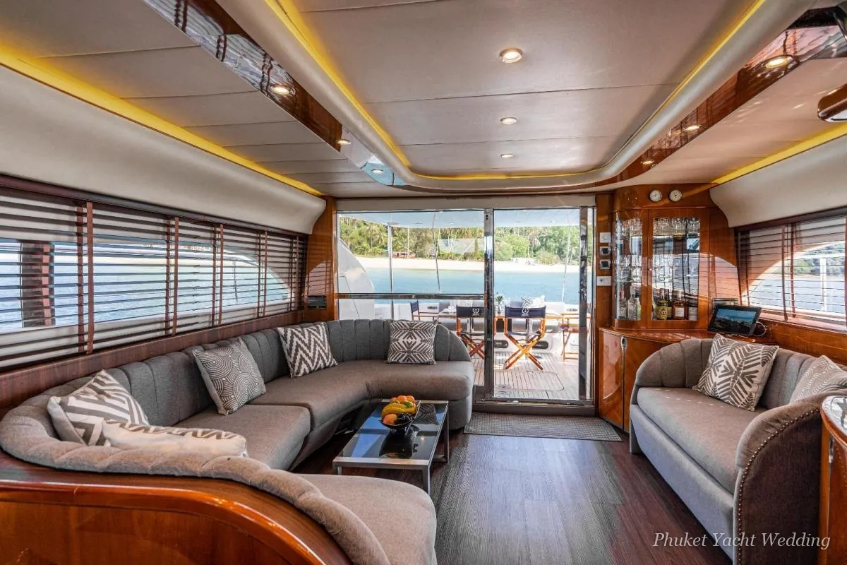 Silk Horizon 65 motor yacht for vow renewals and anniversaries at sea in Phuket (5)